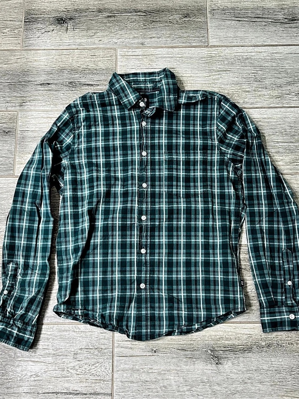 Gap Men's Plaid Button Down in Green & White Size Medium